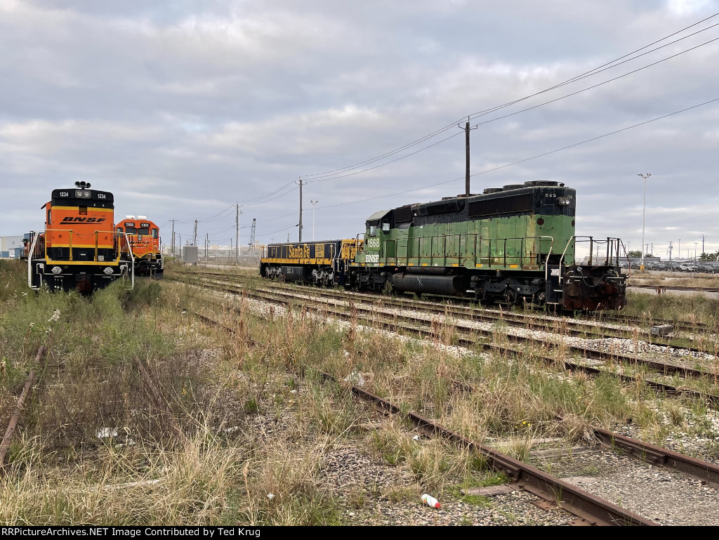 BNSF 1868 & 3974